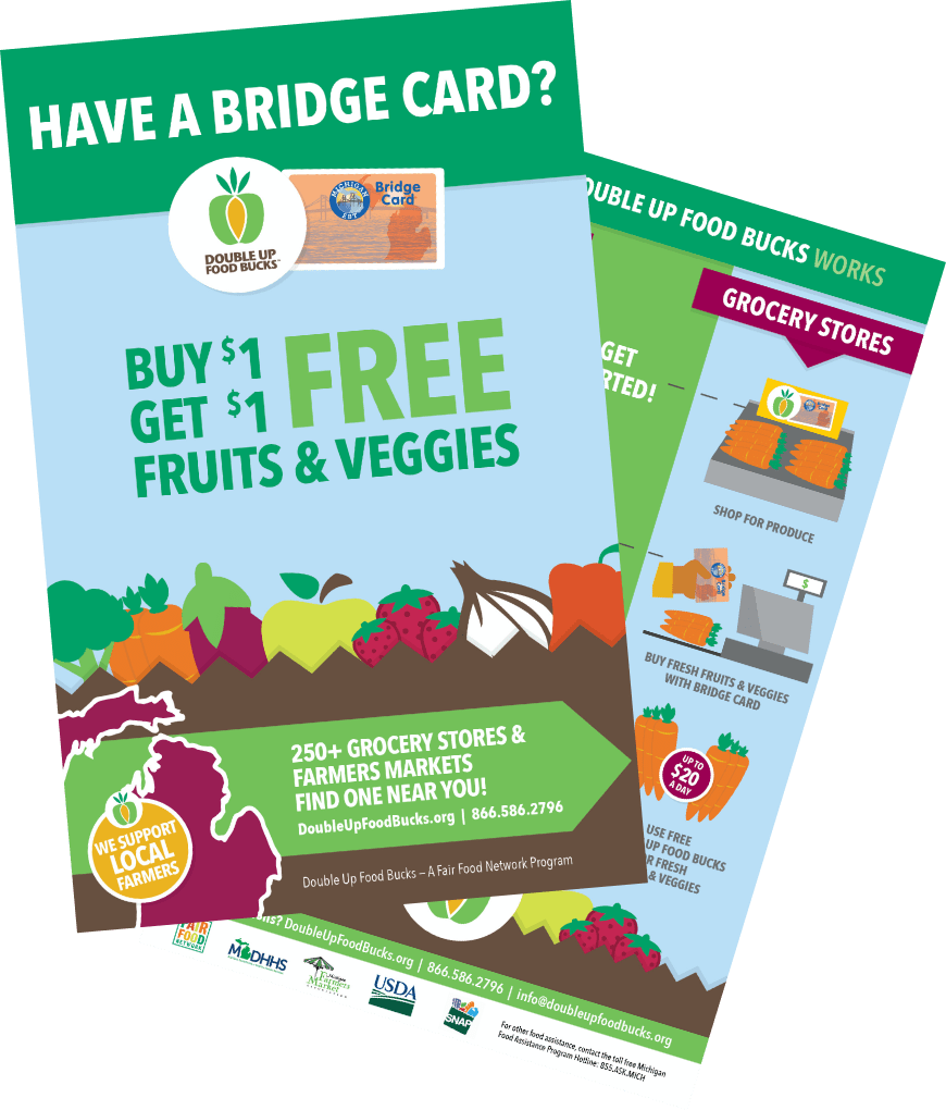 Una pila de folletos que dicen: Compre $ 1 y obtenga $ 1 gratis de frutas y verduras